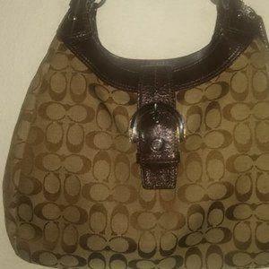 Coach Lg  purse, New condition.